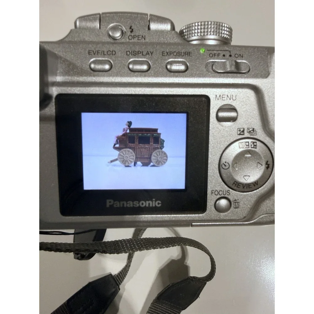 PANASONIC Lumix DMC-FZ4 Digital Camera w/ Battery, Charger, 512mb SD Card -WORKS